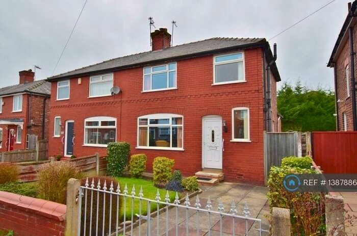 3 Bedroom Semi-Detached House To Rent In Sunningdale Drive, Salford, M6