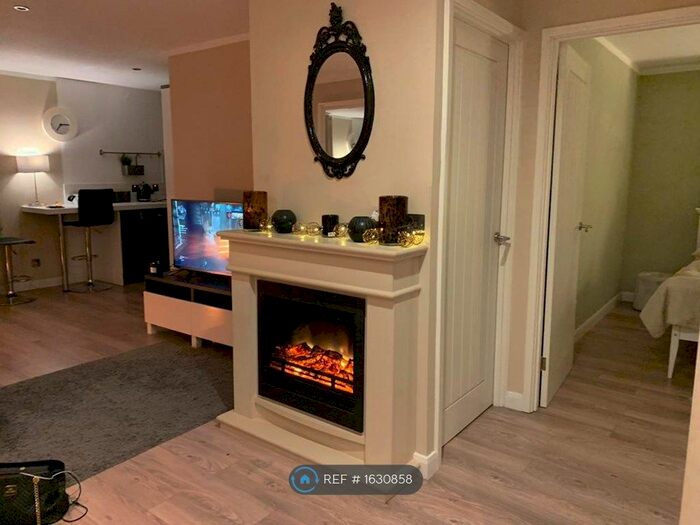 2 Bedroom Flat To Rent In Winter Lodge, London, SE16