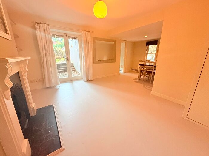 2 Bedroom Flat To Rent In Stanley Road, Teddington, TW11