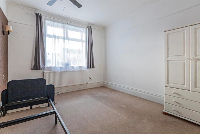 1 Bedroom Flat For Sale In Marlborough Road, Penylan, Cardiff, CF23