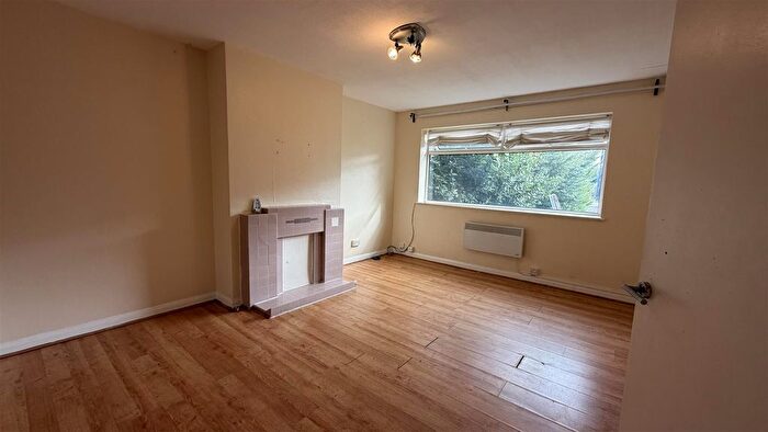 2 Bedroom Flat To Rent In Summit Close, Edgware, HA8