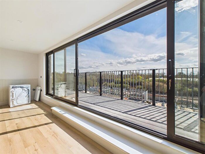 2 Bedroom Flat To Rent In Hoffmanns Way, Chelmsford, CM1