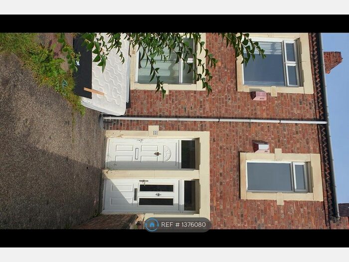 3 Bedroom Flat To Rent In Axwell Terrace, Swalwell, Newcastle Upon Tyne, NE16