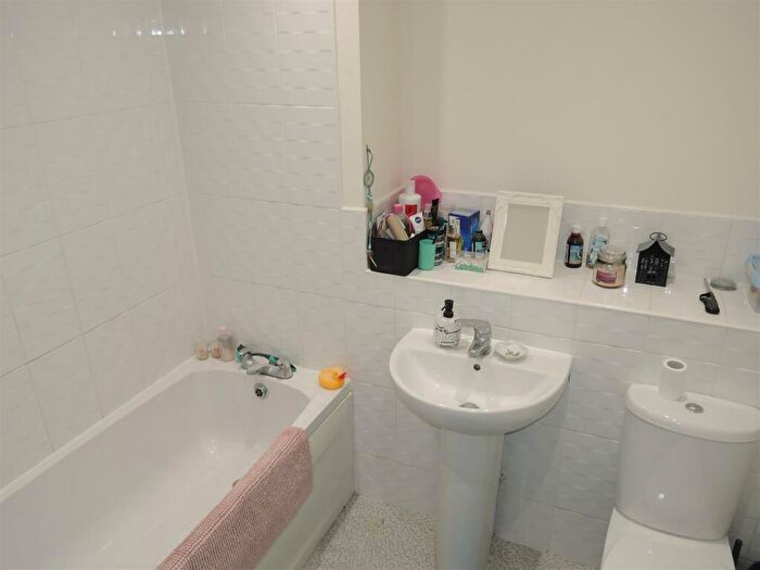 2 Bedroom Flat For Sale In Circular Road South, Colchester, CO2