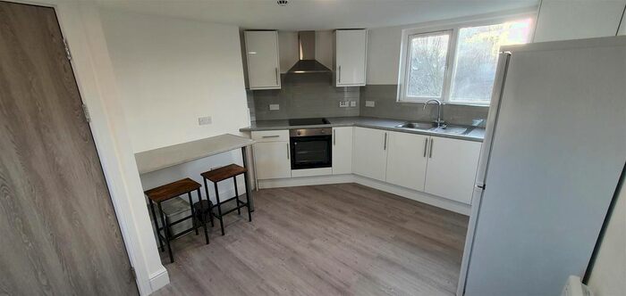 3 Bedroom Flat To Rent In Mundy Place, Cathays, Cardiff, CF24