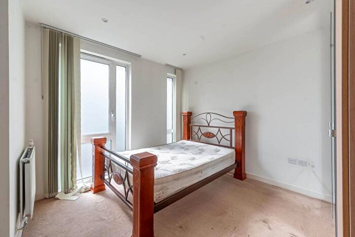 2 Bedroom Flat To Rent In Green Lane, Edgware, HA8