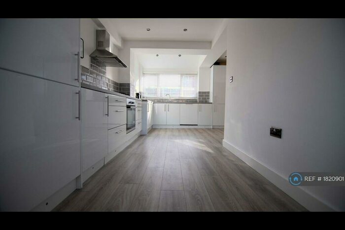 4 Bedroom Detached House To Rent In Hicks Close, Warwick, CV34