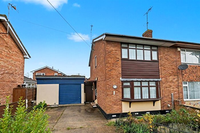 2 Bedroom Semi-Detached Bungalow For Sale In Oxford Road, Canvey Island, SS8