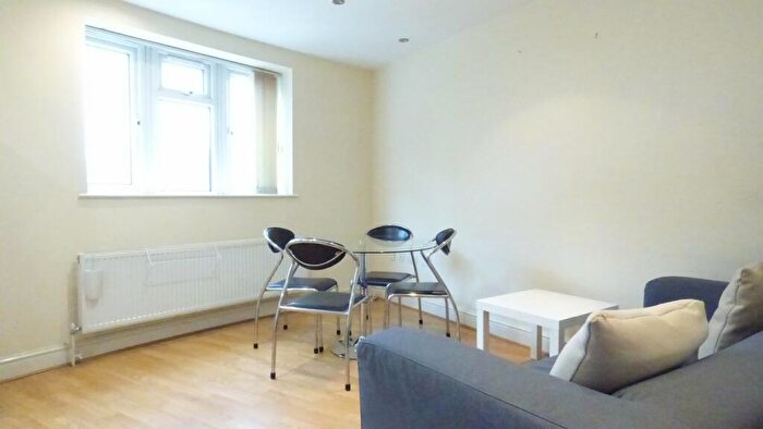 1 Bedroom Flat To Rent In Battersea High Street, Battersea, SW11