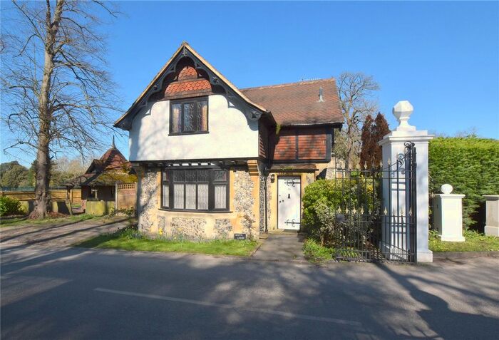 3 Bedroom Detached House For Sale In Stoke Road, Cobham, KT11