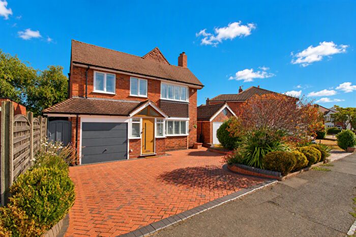 3 Bedroom Detached House For Sale In Windsor Road, Stourbridge, DY8