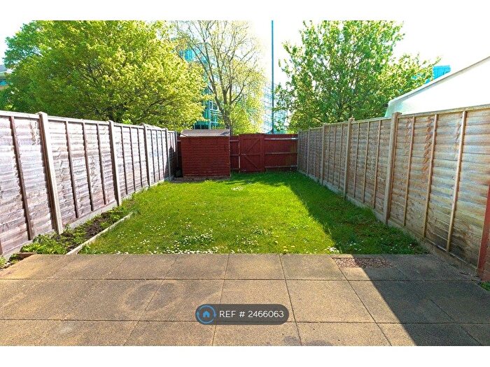 1 Bedroom Flat To Rent In Simmonds Close, Bracknell, RG42