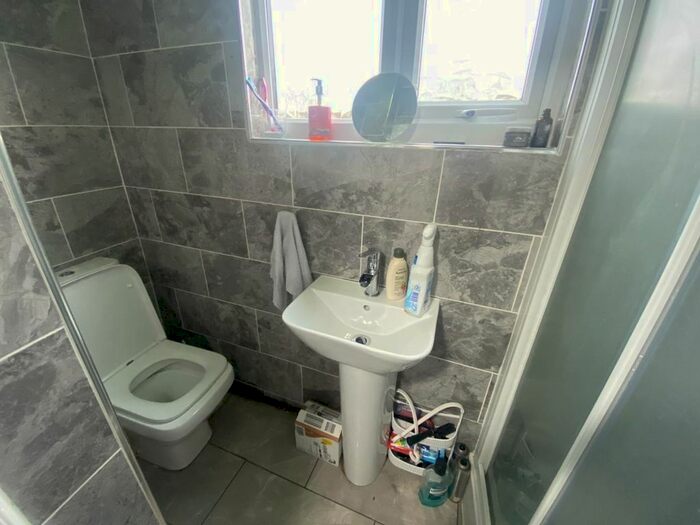 1 Bedroom Flat To Rent In East Street Top Floor Flat, Bedminster Bristol, BS3