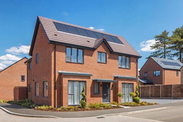 4 Bedroom Detached House For Sale In Wheldon Lane, Crowthorne, RG40