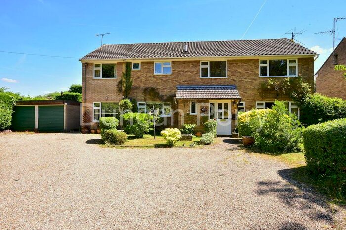 4 Bedroom Detached House For Sale In Woodside Lane, Bell Bar, Brookmans Park, AL9