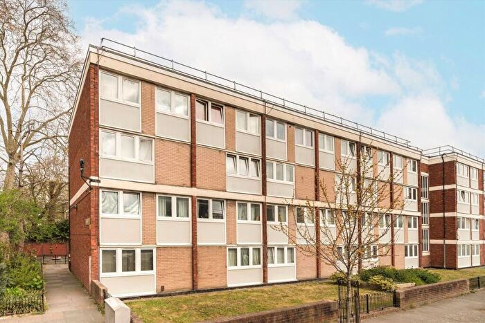 3 Bedroom Maisonette To Rent In Livermere Road, London Fields, E8