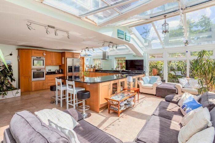 5 Bedroom Detached House To Rent In Cleveland Close, Maidenhead, SL6