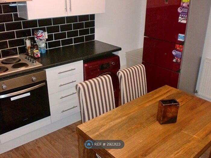 1 Bedroom Flat To Rent In Village Place, Leeds, LS4