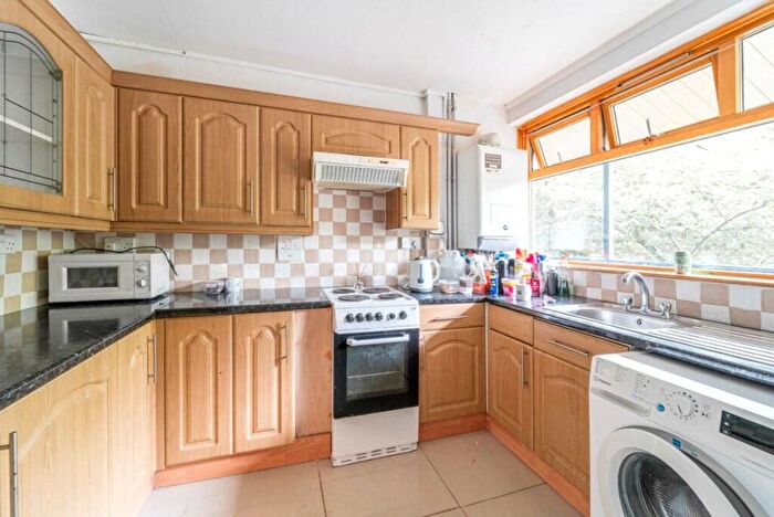 3 Bedroom Apartment To Rent In Plender Street, London, NW1