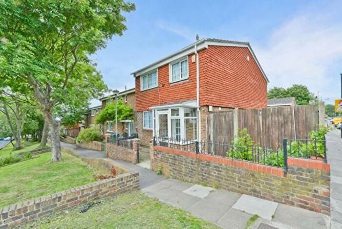 3 Bedroom Property To Rent In Raglan Road, London, SE18