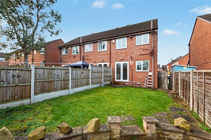 2 Bedroom Town House For Sale In Pinders Green Fold, Methley, Leeds, LS26