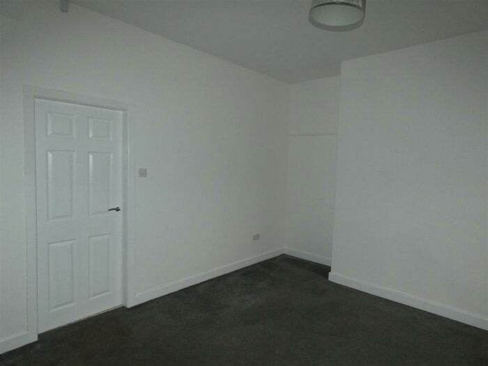 2 Bedroom Terraced House To Rent In Shaw Road, Royton, Oldham, OL2
