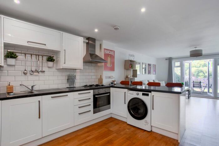 3 Bedroom House To Rent In Commonwealth Road Caterham, CR3