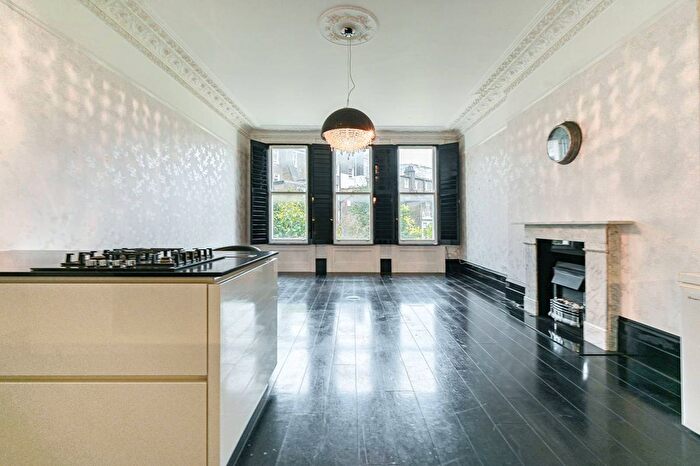 2 Bedroom Flat For Sale In Warwick Road, Earls Court, London, SW5