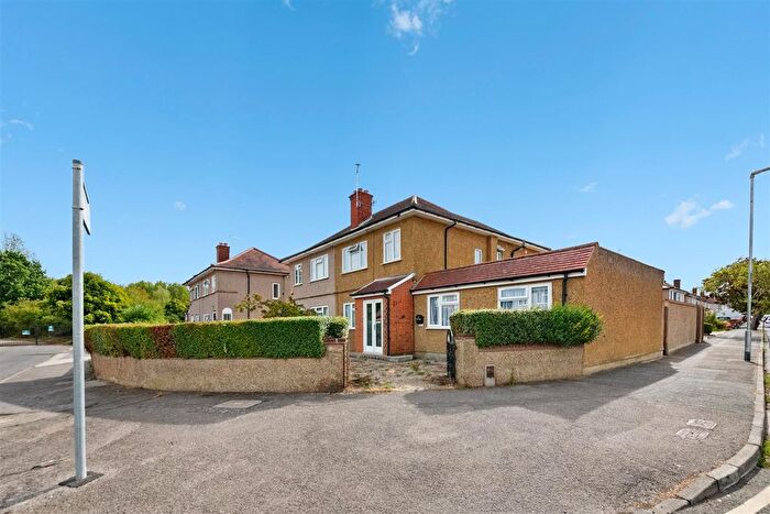 5 Bedroom Semi-detached House For Sale In Weymouth Road, Hayes, UB4