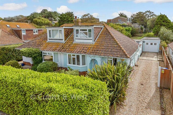 4 Bedroom Chalet For Sale In Central Avenue, Telscombe Cliffs, East Sussex, BN10