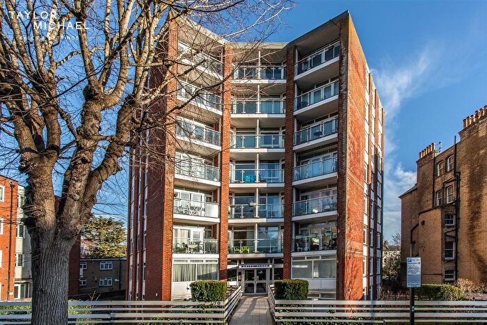 3 Bedroom Flat For Sale In The Drive, Hove, BN3