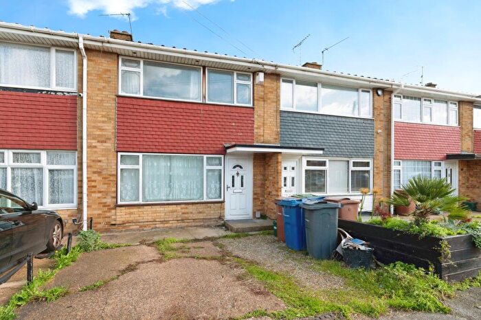 3 Bedroom Terraced House For Sale In Byron Gardens, Tilbury, Essex, RM18