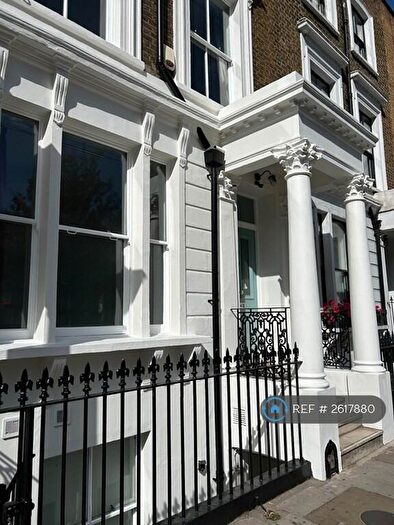 3 Bedroom Maisonette To Rent In St. Pauls Road, London, N1