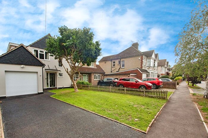 3 Bedroom Semi-detached House For Sale In Cresthill Avenue, Grays, RM17