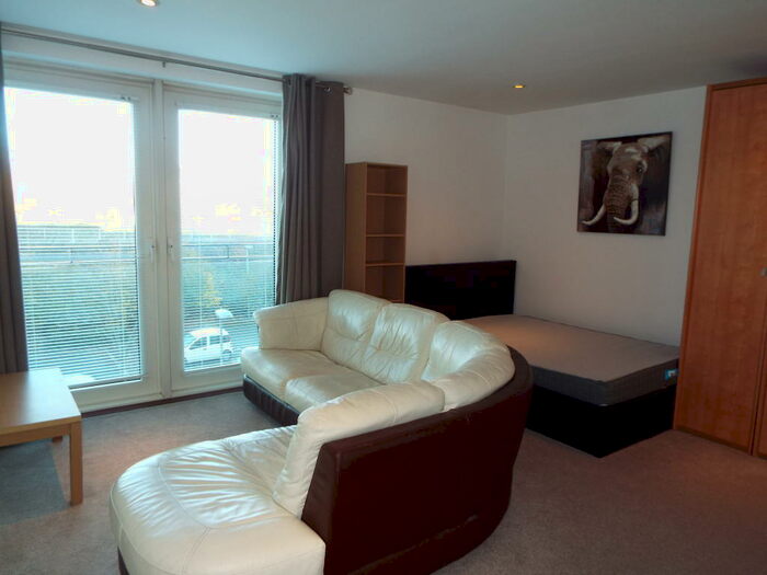 Apartment To Rent In Jones Point House, Prospect Place, Cardiff, CF11