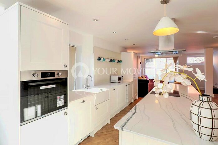 3 Bedroom Flat To Rent In Bishop Street, Portsmouth, Hampshire PO1