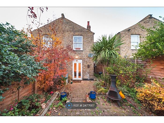 2 Bedroom Flat To Rent In Cavendish Road, London, SW12