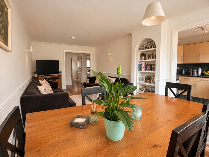 2 Bedroom Flat To Rent In Haydon Close, Enfield, EN1
