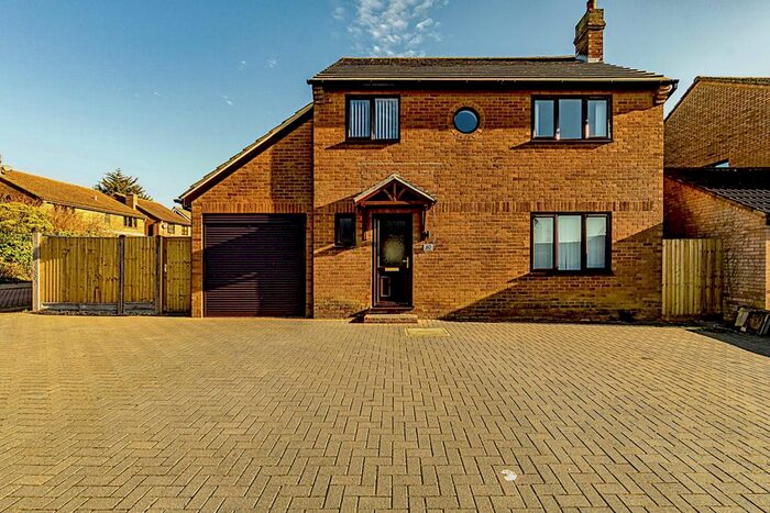 4 Bedroom Detached House To Rent In Stokenchurch Place, Bradwell Common, MK13