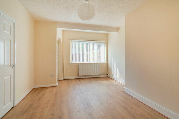 3 Bedroom Terraced House For Sale In Green Lane, Doncaster, DN6