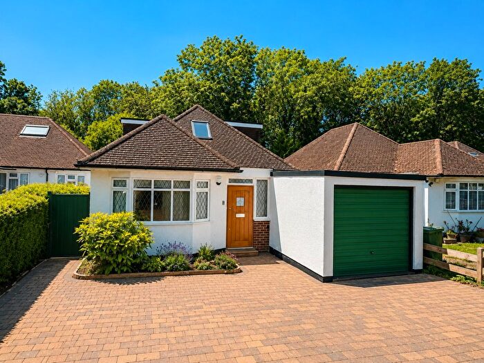 5 Bedroom Detached House For Sale In Brunswick Close, Pinner, HA5
