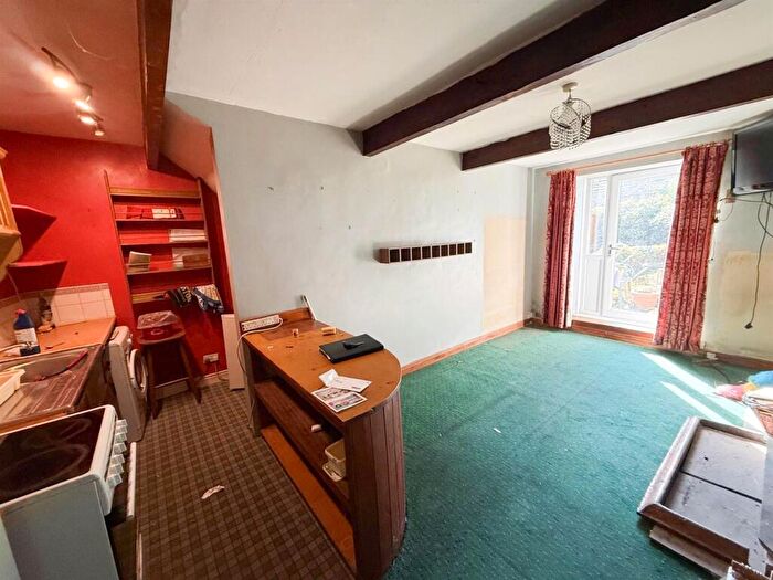 1 Bedroom Apartment For Sale In Main Road, Eastburn, BD20