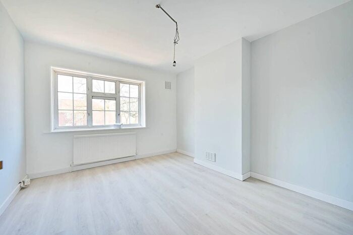 3 Bedroom Terraced House To Rent In Cuckoo Avenue, Ealing, London, W7