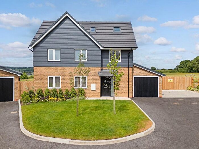 4 Bedroom Property For Sale In Woodside View, Stapleford Abbotts, RM4