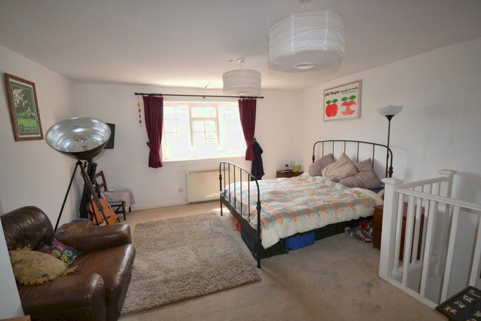 1 Bedroom Maisonette To Rent In Bridge Street, Carmarthen, Carmarthenshire, SA31