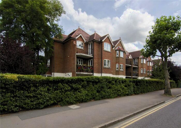 2 Bedroom Flat To Rent In St. James Court, Aldersbrook Road, London, E12