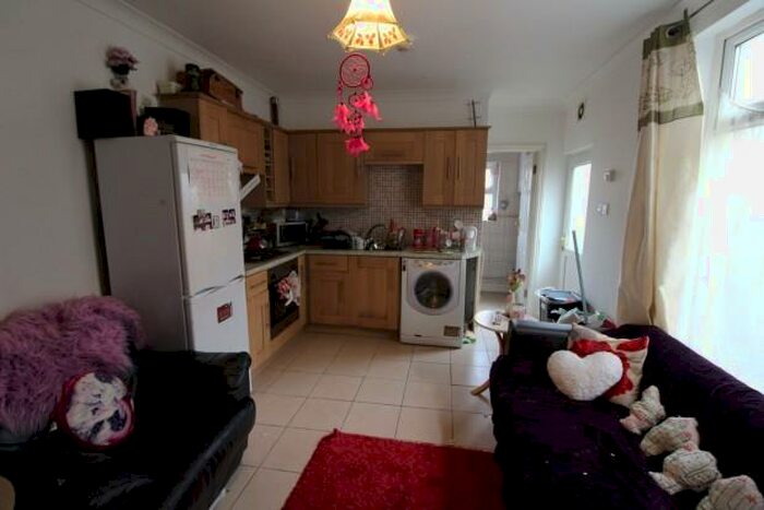 2 Bedroom Flat To Rent In North Road - Cardiff, CF10