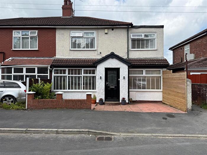 4 Bedroom Semi-Detached House For Sale In Wilshaw Grove, Ashton-Under-Lyne, OL7