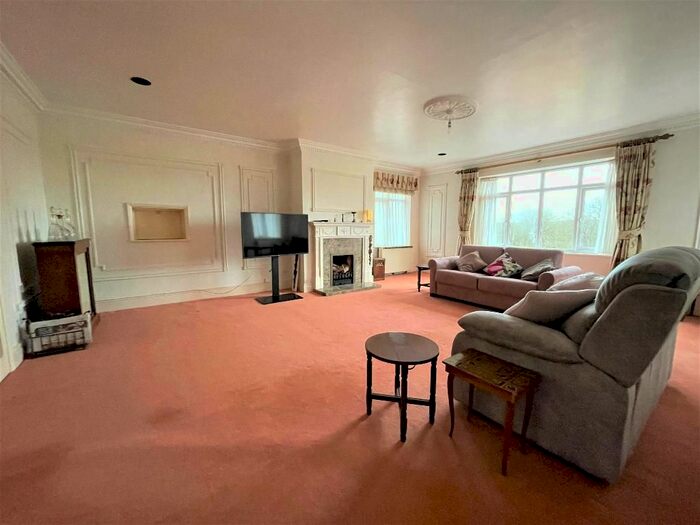 2 Bedroom Flat For Sale In Spring Lane, Burwash, East Sussex, TN19