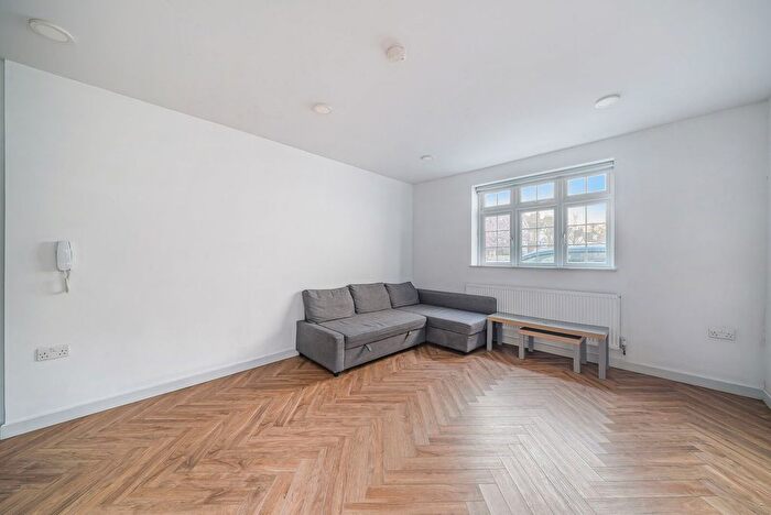 2 Bedroom Flat To Rent In Langdale Avenue, Mitcham, CR4
